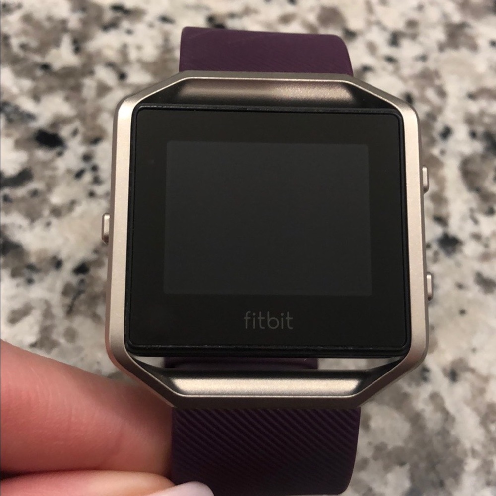 Fitbit smart watch - Picture 3 of 3